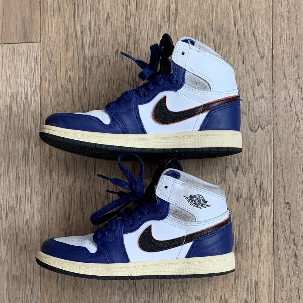 Air Jordan 1 Retro High OG "Rare Air" Sneakers Size 2Y - Picture 4 of 8